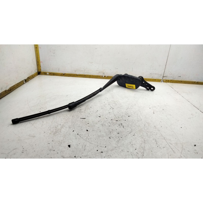 Recambio de brazo limpia delantero derecho para mercedes-benz clase a (w176) a 200 cdi / d (176.008) referencia OEM IAM A2468320