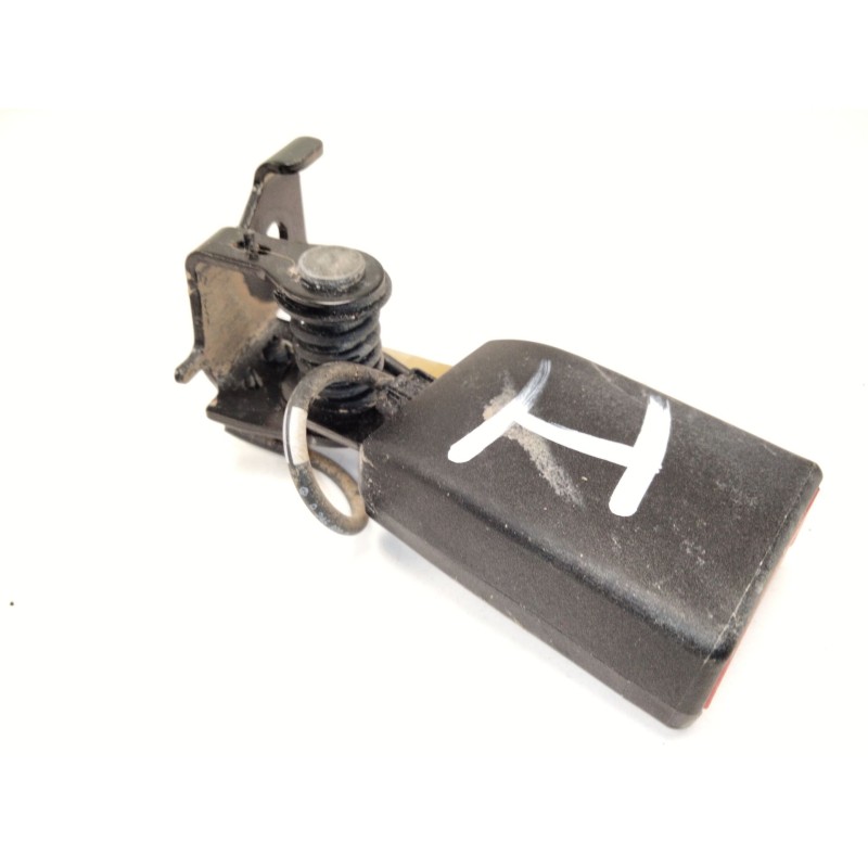 Recambio de enganche cinturon trasero izquierdo para mercedes-benz clase a (w176) a 200 cdi / d (176.008) referencia OEM IAM A17