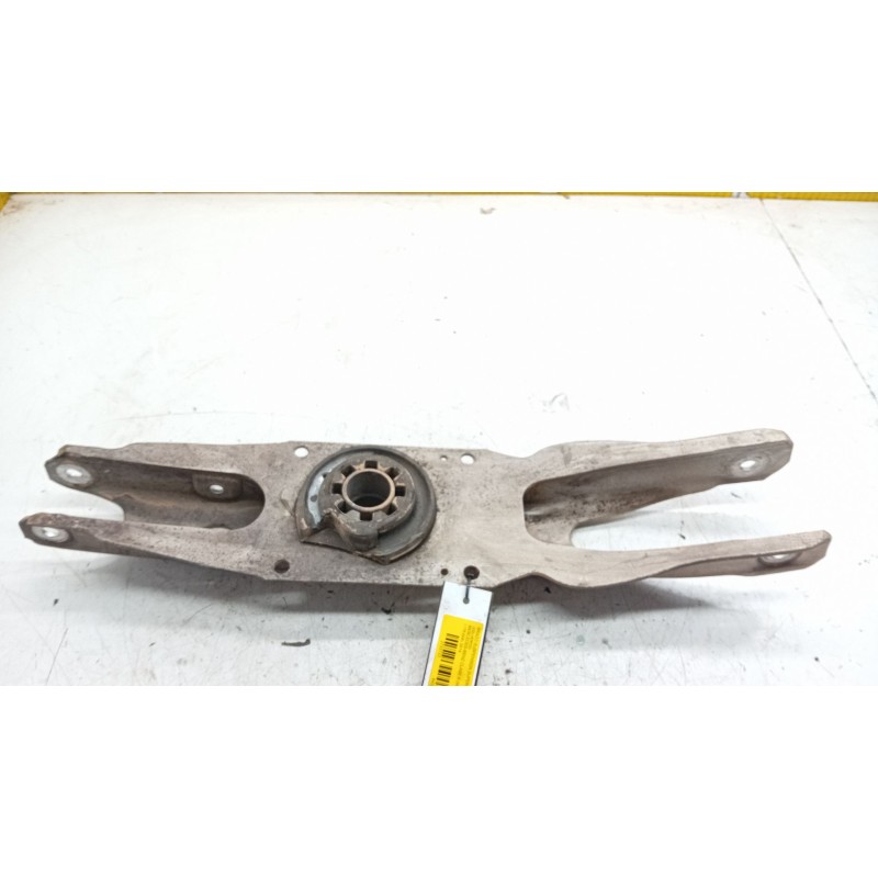 Recambio de brazo suspension superior trasero izquierdo para mercedes-benz clase a (w176) a 200 cdi / d (176.008) referencia OEM