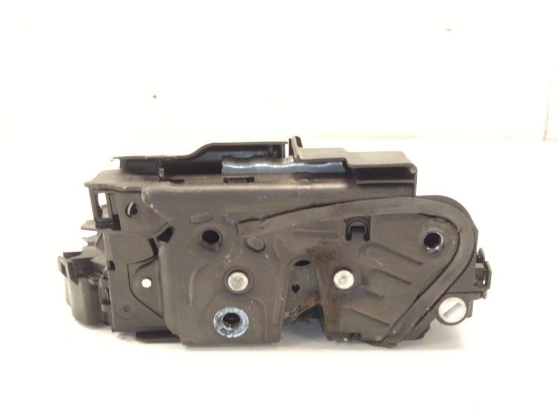 Recambio de cerradura puerta trasera izquierda para seat arona style edition referencia OEM IAM 5TA839015  