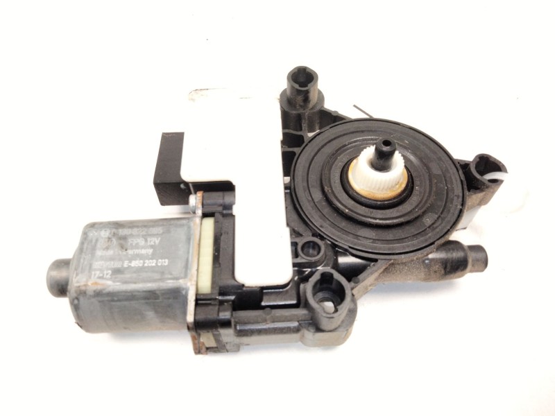 Recambio de motor elevalunas trasero izquierdo para seat arona style edition referencia OEM IAM 5Q0959811  