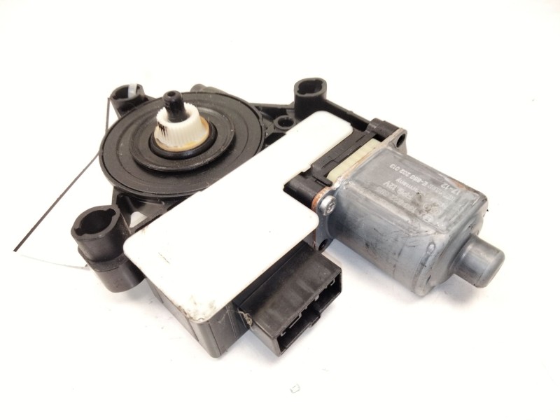 Recambio de motor elevalunas trasero izquierdo para seat arona style edition referencia OEM IAM 5Q0959811  