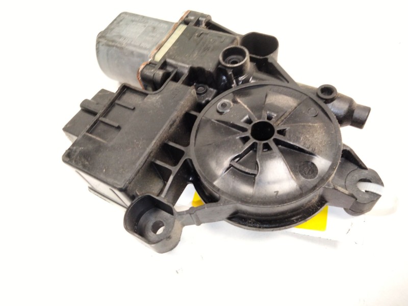 Recambio de motor elevalunas trasero izquierdo para seat arona style edition referencia OEM IAM 5Q0959811  