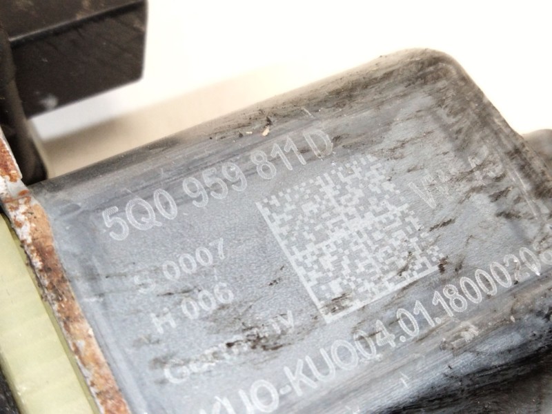 Recambio de motor elevalunas trasero izquierdo para seat arona style edition referencia OEM IAM 5Q0959811  