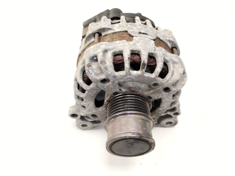 Recambio de alternador para seat arona style edition referencia OEM IAM 04E903015  