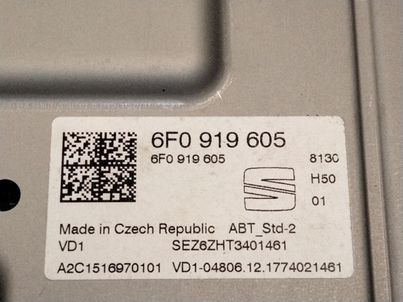 Recambio de pantalla multifuncion para seat arona style edition referencia OEM IAM 6F0919605  