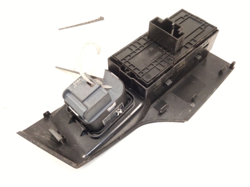 Recambio de mando elevalunas delantero izquierdo para seat arona style edition referencia OEM IAM   