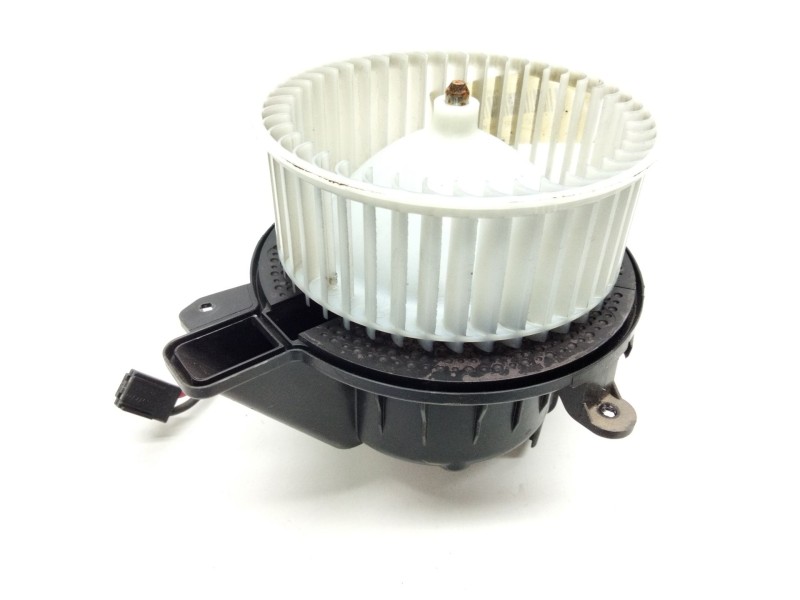 Recambio de motor calefaccion para seat arona style edition referencia OEM IAM 2Q1820021  