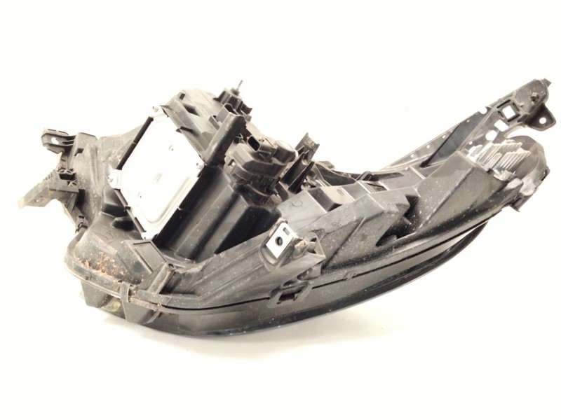 Recambio de faro derecho para renault clio v (b7_) 1.5 blue dci 100 (b7ad) referencia OEM IAM 260104922R  