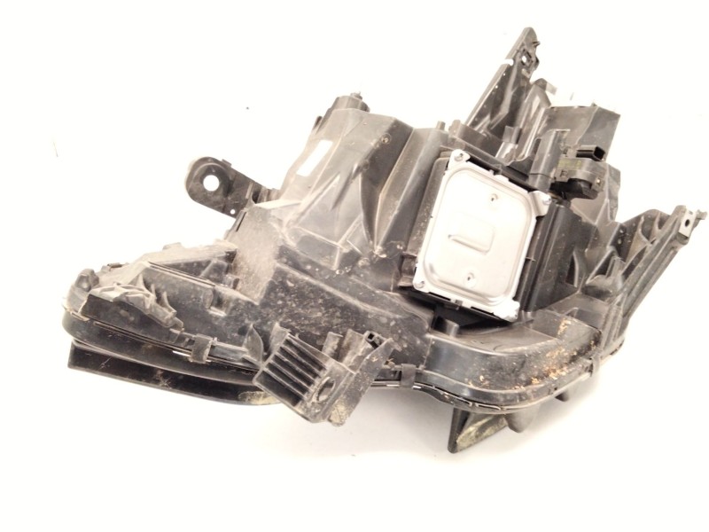 Recambio de faro derecho para renault clio v (b7_) 1.5 blue dci 100 (b7ad) referencia OEM IAM 260104922R  