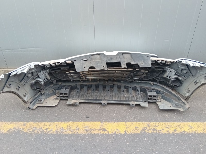 Recambio de paragolpes delantero para renault megane iii fastback (bz0/1_, b3_) 1.5 dci referencia OEM IAM   