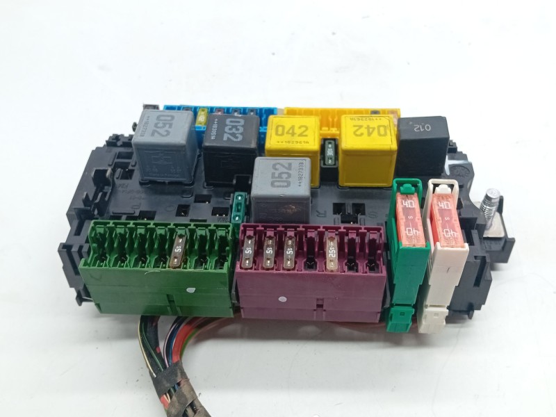 Recambio de caja fusibles para mercedes-benz vito furgón (w447) 111 cdi (447.601, 447.603, 447.605) referencia OEM IAM A24690671