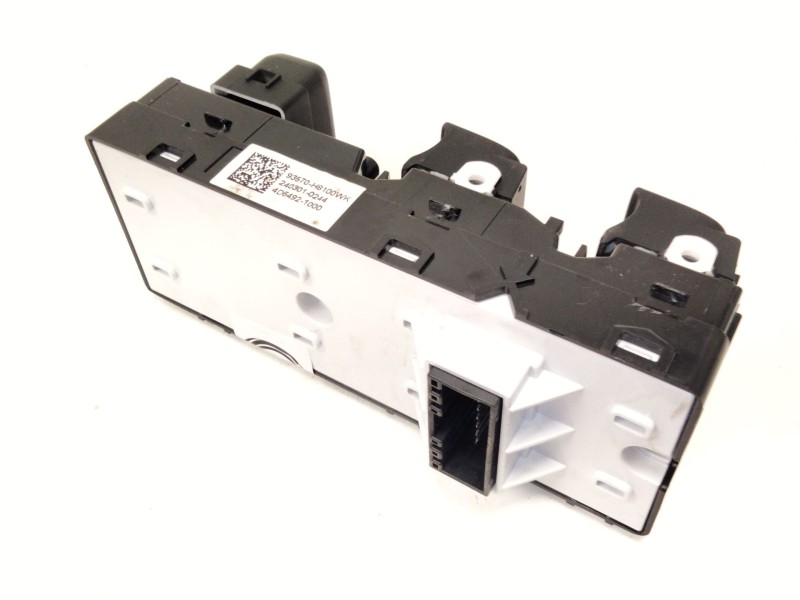 Recambio de mando elevalunas delantero izquierdo para kia stonic (yb) 1.2 cvvt referencia OEM IAM 93570H8100  