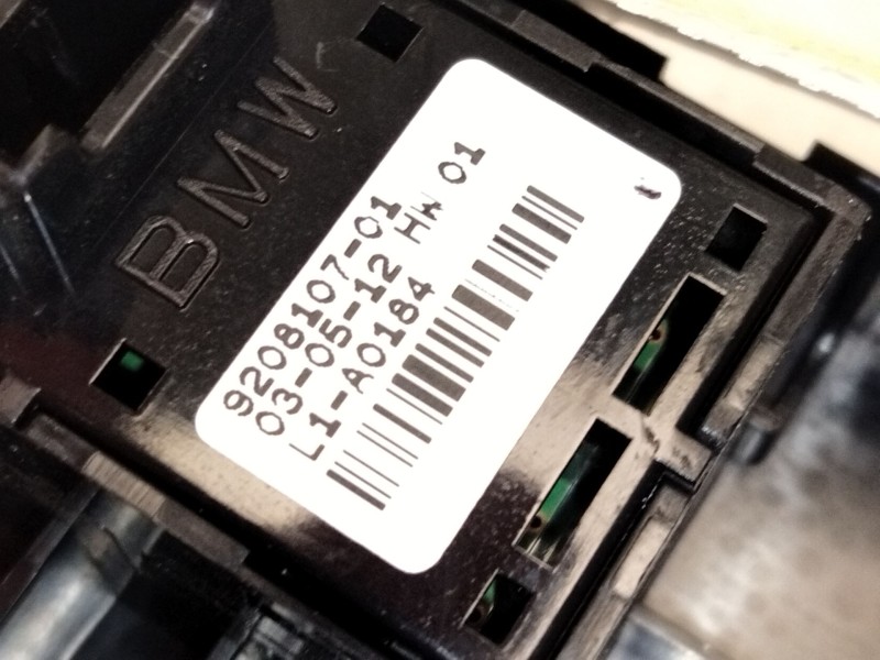 Recambio de mando elevalunas delantero derecho para bmw 3 (f30, f80) 318 d referencia OEM IAM 9208107  