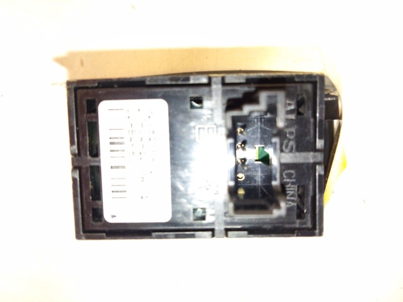 Recambio de mando elevalunas trasero derecho para bmw 3 (f30, f80) 318 d referencia OEM IAM 9208106  