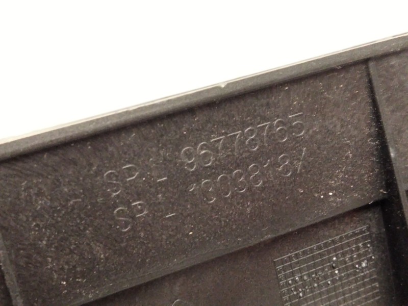 Recambio de aireador izquierdo para peugeot 308 ii (lb_, lp_, lw_, lh_, l3_) 1.2 thp 130 referencia OEM IAM 96778765  