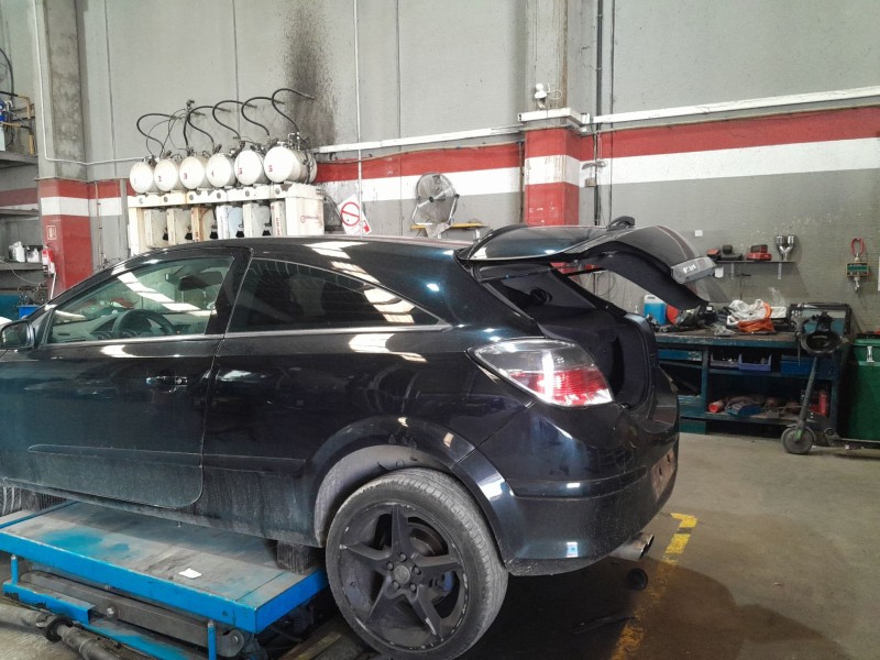 opel astra h gtc (a04) del año 2007
