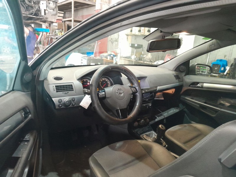 opel astra h gtc (a04) del año 2007