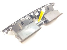 Recambio de aireador central para renault grand scénic iii (jz0/1_) 1.9 dci referencia OEM IAM 682600031R   2