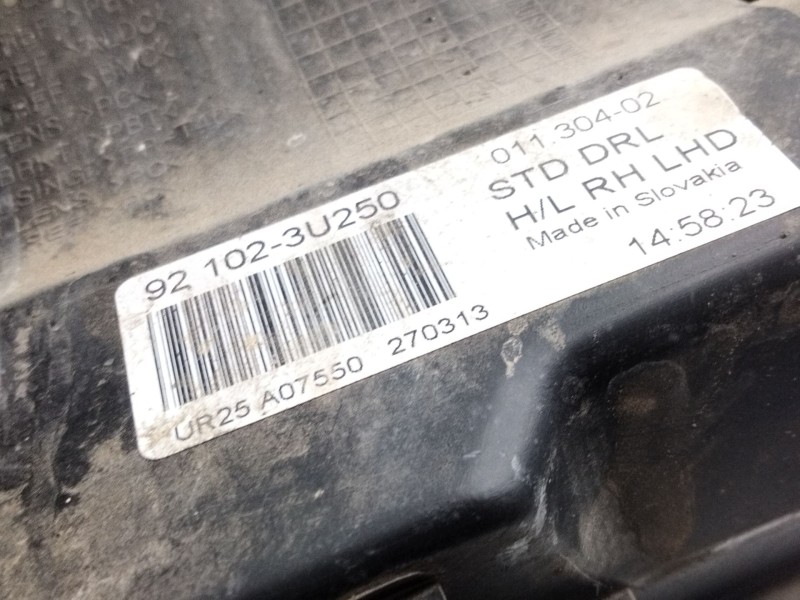 Recambio de faro derecho para kia sportage iii (sl) 1.7 crdi referencia OEM IAM 921023U250  