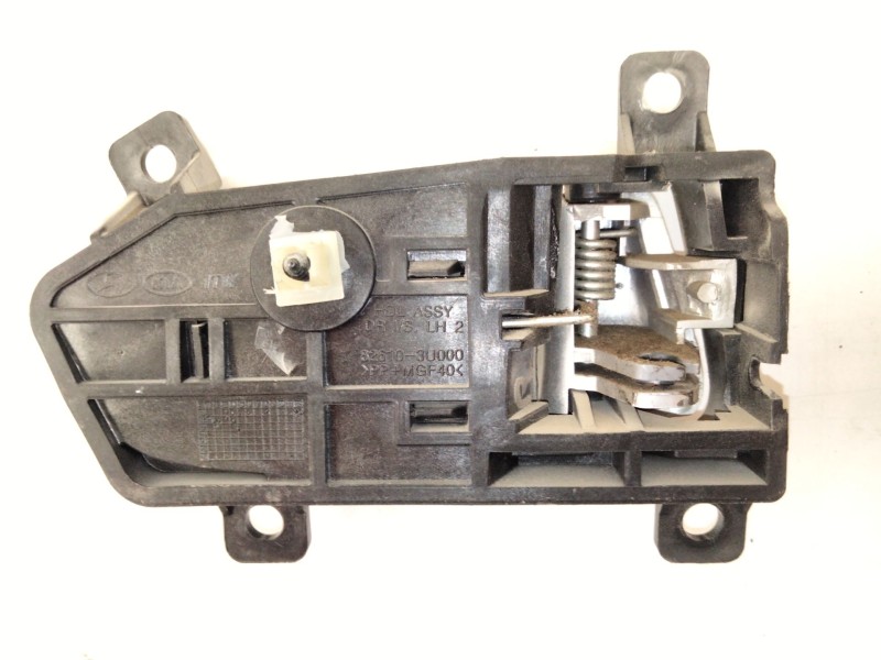 Recambio de maneta interior trasera izquierda para kia sportage iii (sl) 1.7 crdi referencia OEM IAM 826103U000  
