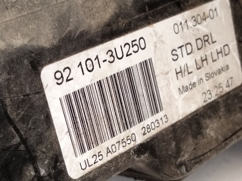 Recambio de faro izquierdo para kia sportage iii (sl) 1.7 crdi referencia OEM IAM 921013U250  