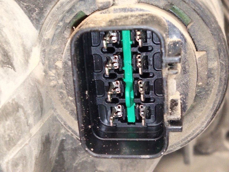 Recambio de faro izquierdo para kia sportage iii (sl) 1.7 crdi referencia OEM IAM 921013U250  