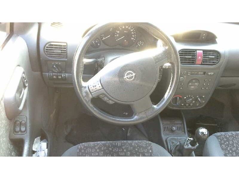 opel corsa c del año 2001