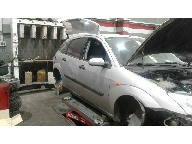 ford focus berlina (cak) del año 2001