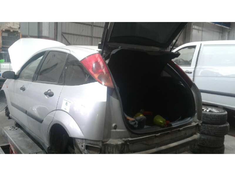 ford focus berlina (cak) del año 2001