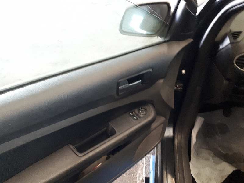 ford focus berlina (cap) del año 2006