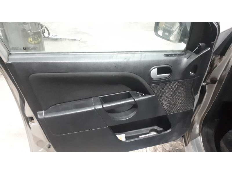 ford fiesta (cbk) del año 2004