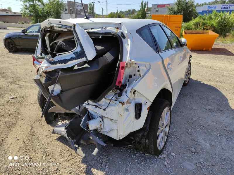 toyota auris del año 2013