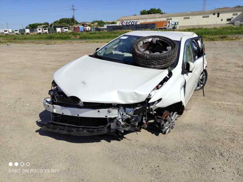 toyota auris del año 2013