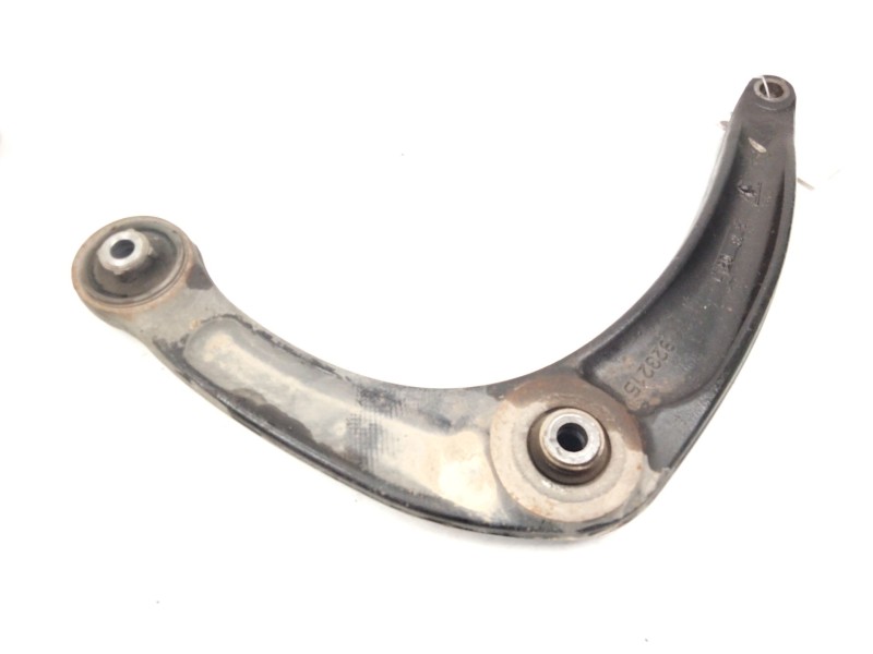 Recambio de brazo suspension inferior delantero izquierdo para peugeot 3008 monospace (0u_) 1.6 hdi referencia OEM IAM 823215  