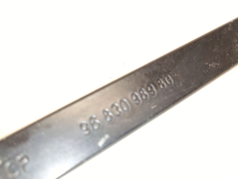 Recambio de brazo limpia delantero derecho para peugeot 3008 monospace (0u_) 1.6 hdi referencia OEM IAM 9683098980  