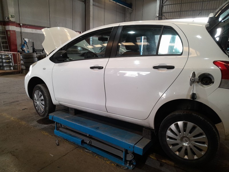 toyota yaris (_p9_) del año 2010