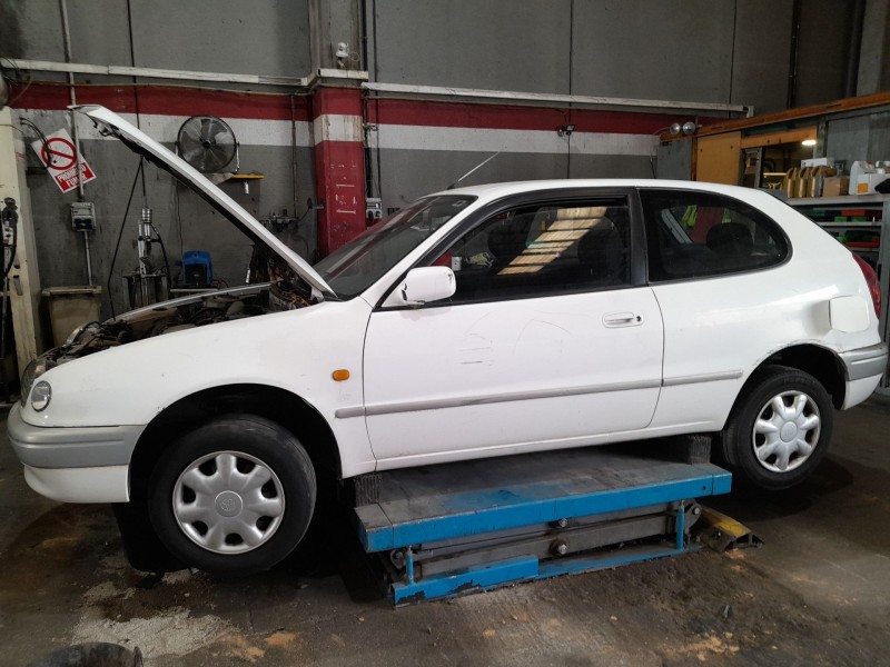 toyota corolla (_e11_) del año 1999