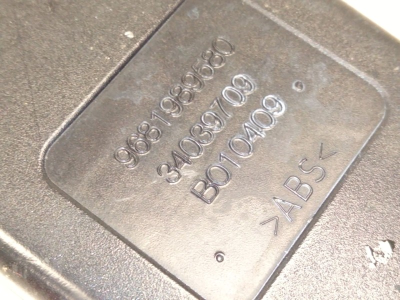 Recambio de enganche delantero izquierdo para peugeot 3008 monospace (0u_) 1.6 hdi referencia OEM IAM 9681989580  