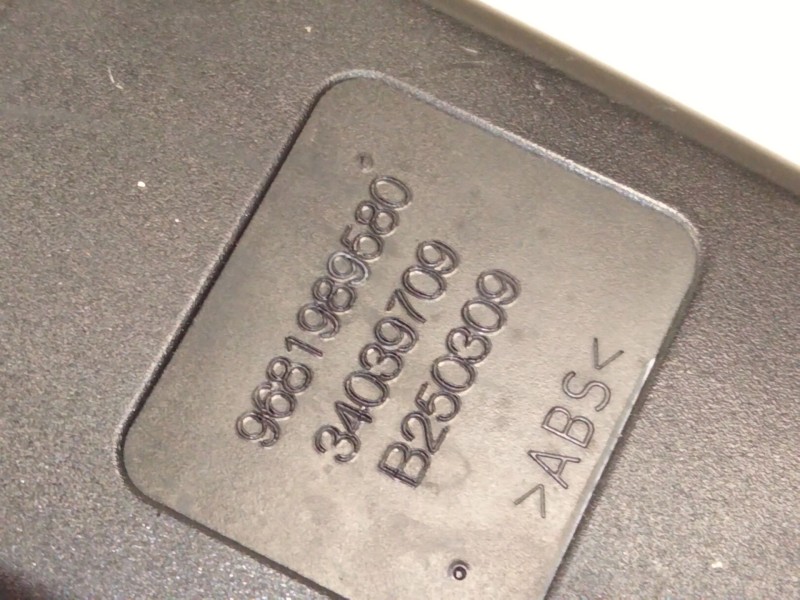 Recambio de enganche delantero derecho para peugeot 3008 monospace (0u_) 1.6 hdi referencia OEM IAM 9681989580  