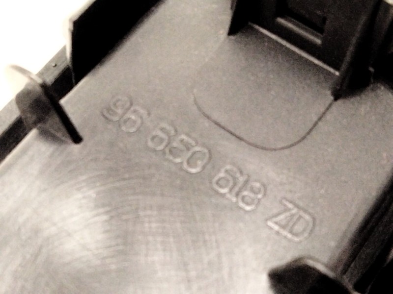 Recambio de mando elevalunas delantero derecho para peugeot 3008 monospace (0u_) 1.6 hdi referencia OEM IAM 96650618  