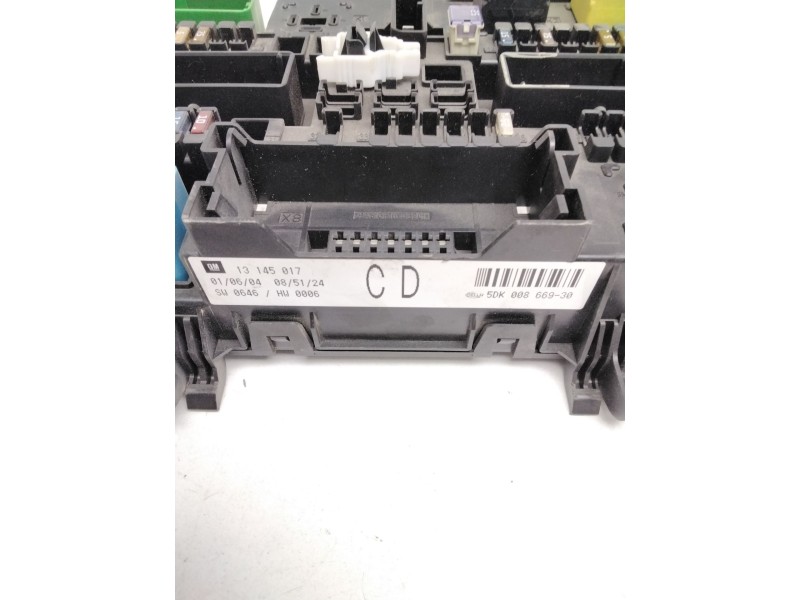 Recambio de caja reles / fusibles para opel astra h berlina elegance referencia OEM IAM 13145017 5DK00866930 