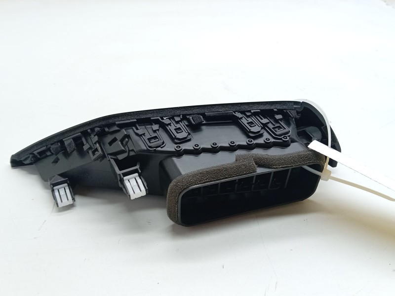 Recambio de aireador central derecho para subaru xv (gt) 2.0 i awd (gt7) referencia OEM IAM 66110FL020  