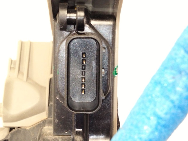 Recambio de cerradura puerta delantera derecha para kia xceed (cd) 1.0 t-gdi referencia OEM IAM 81320J7000  