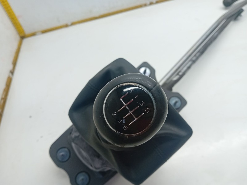 Recambio de palanca cambio para audi q5 (8rb) 2.0 tdi quattro referencia OEM IAM 8R0711025B  