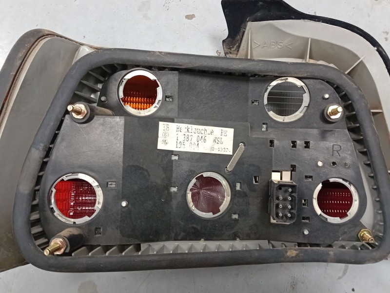 Recambio de piloto trasero derecho para bmw serie 3 berlina (e36) 320i referencia OEM IAM 1387046NSL  