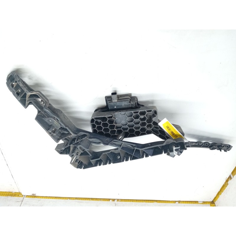 Recambio de soporte paragolpes trasero derecho para land rover range rover velar (l560) 2.0 d240 sd4 4x4 referencia OEM IAM J8A2