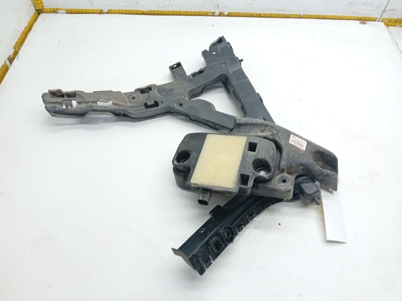 Recambio de soporte paragolpes trasero derecho para land rover range rover velar (l560) 2.0 d240 sd4 4x4 referencia OEM IAM J8A2