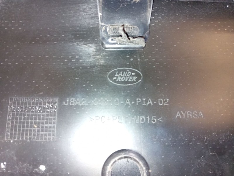 Recambio de aleron trasero para land rover range rover velar (l560) 2.0 d240 sd4 4x4 referencia OEM IAM J8A244210A  