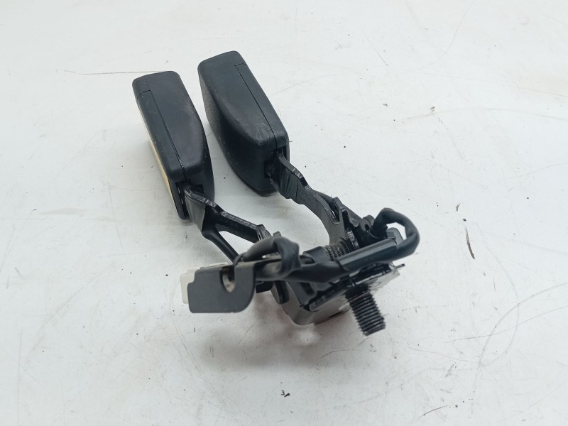 Recambio de enganche cinturon trasero derecho para mazda cx-5 (kf) 2.2 d referencia OEM IAM   